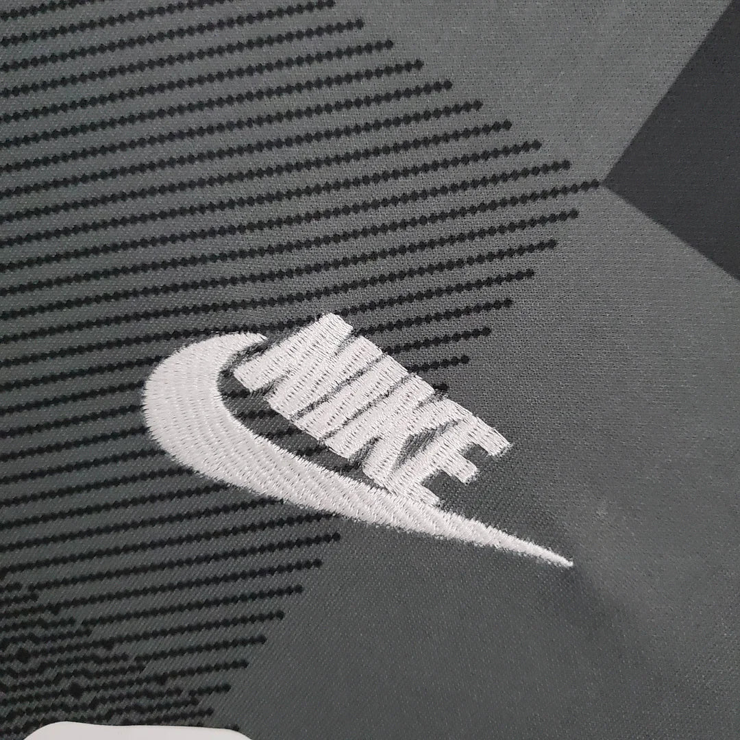 2021/2022 Retro Liverpool Goalkeeper Black Football Shirt