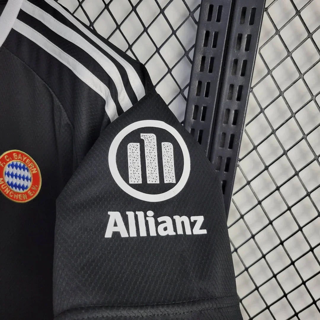 2024/2025 Bayern Munich Goalkeeper Football Shirt