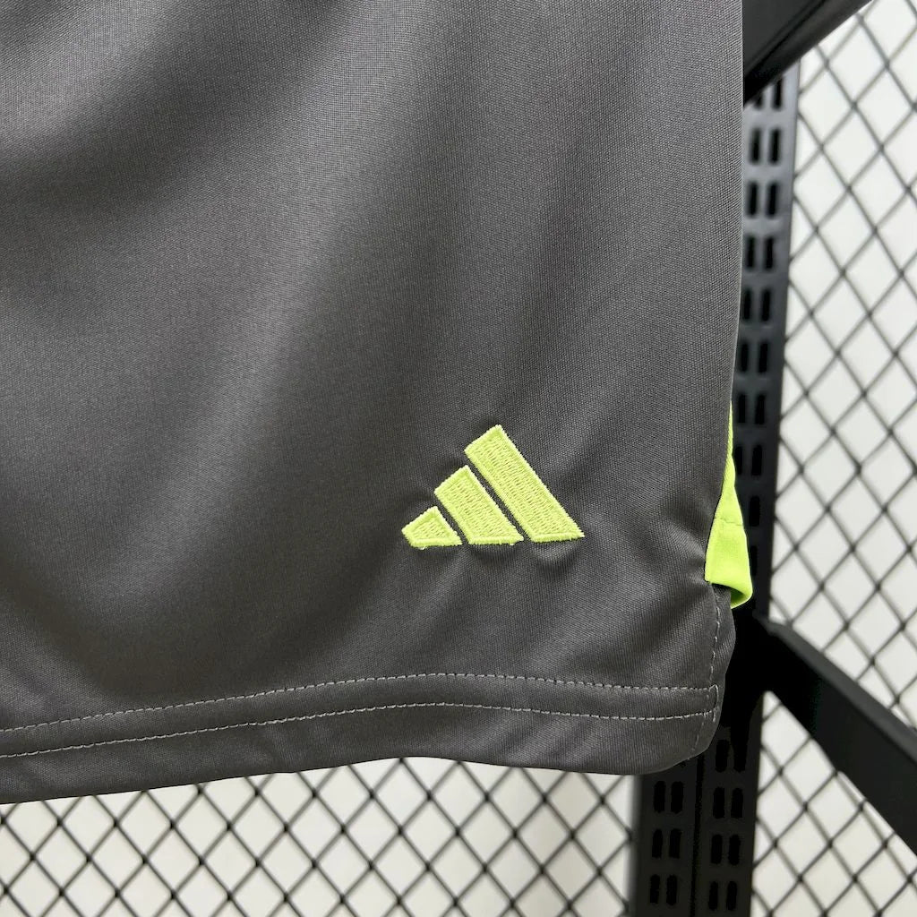 2025/2026 Bayern Munchen Goalkeeper Football Shirt Kids Size