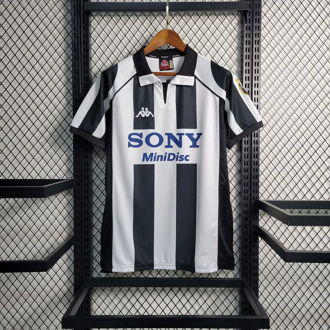 1997/1998 Retro Juventus Football Shirt Home Football Shirt