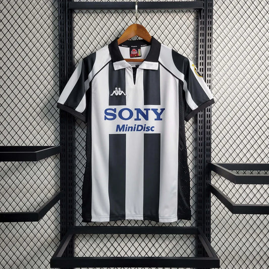 1997/1998 Retro Juventus Football Shirt Home Football Shirt