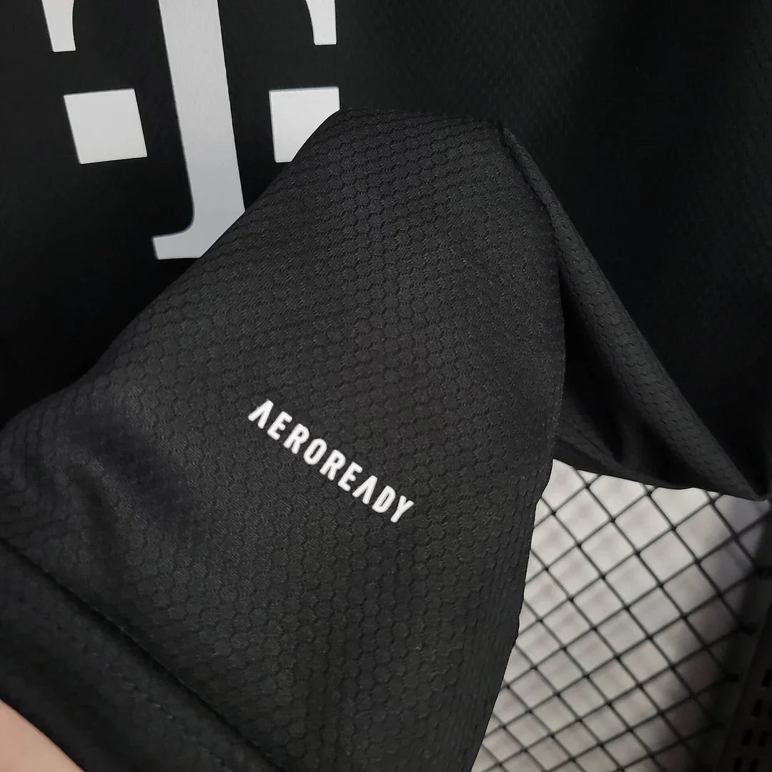 2024/2025 Bayern Munich Goalkeeper Football Shirt