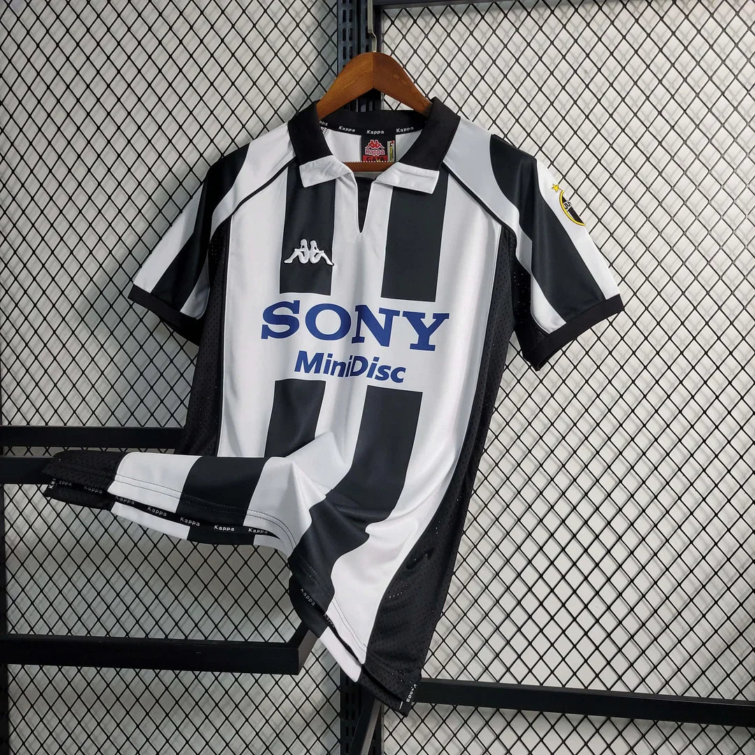 1997/1998 Retro Juventus Football Shirt Home Football Shirt