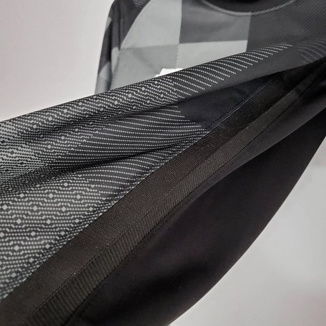 2021/2022 Retro Liverpool Goalkeeper Black Football Shirt