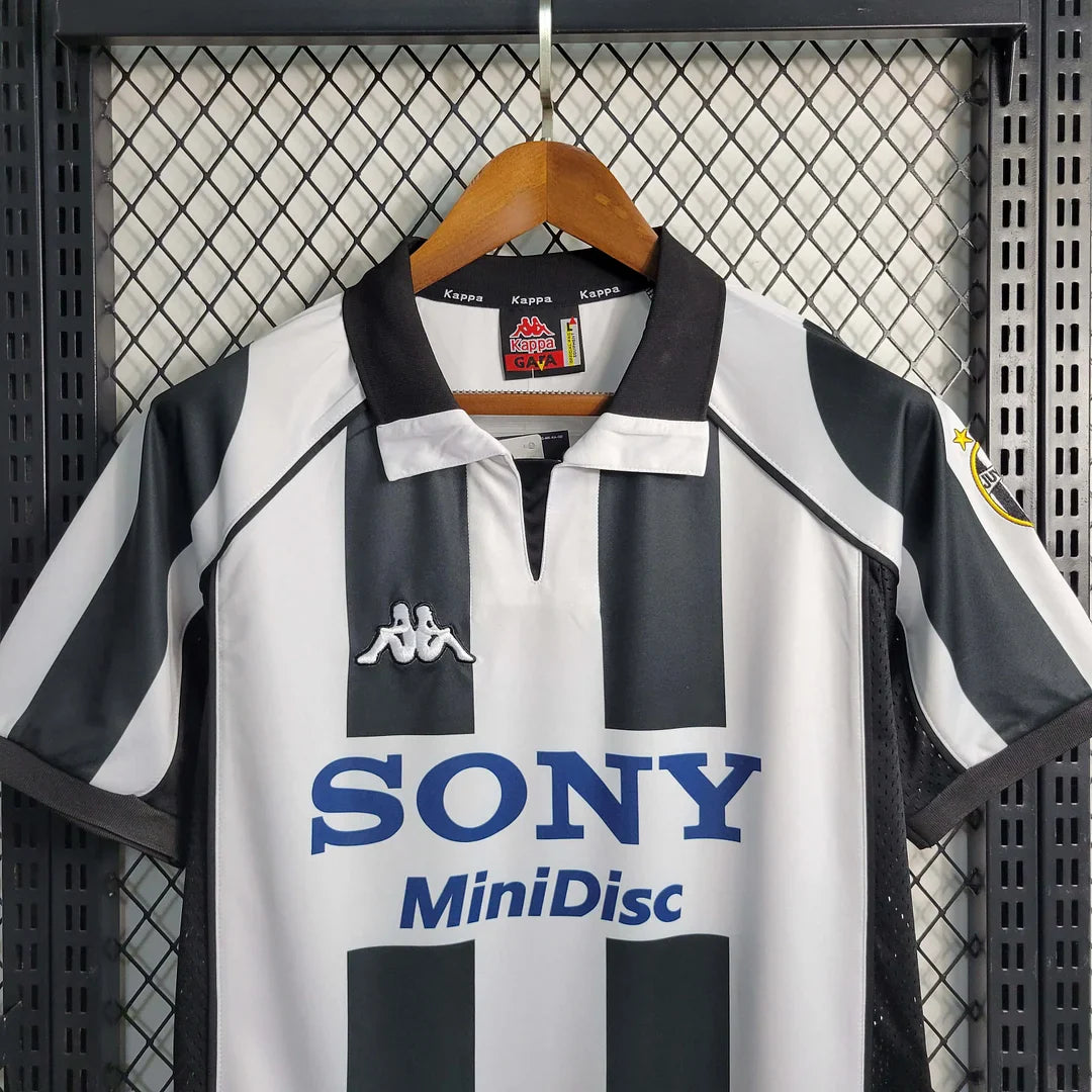 1997/1998 Retro Juventus Football Shirt Home Football Shirt