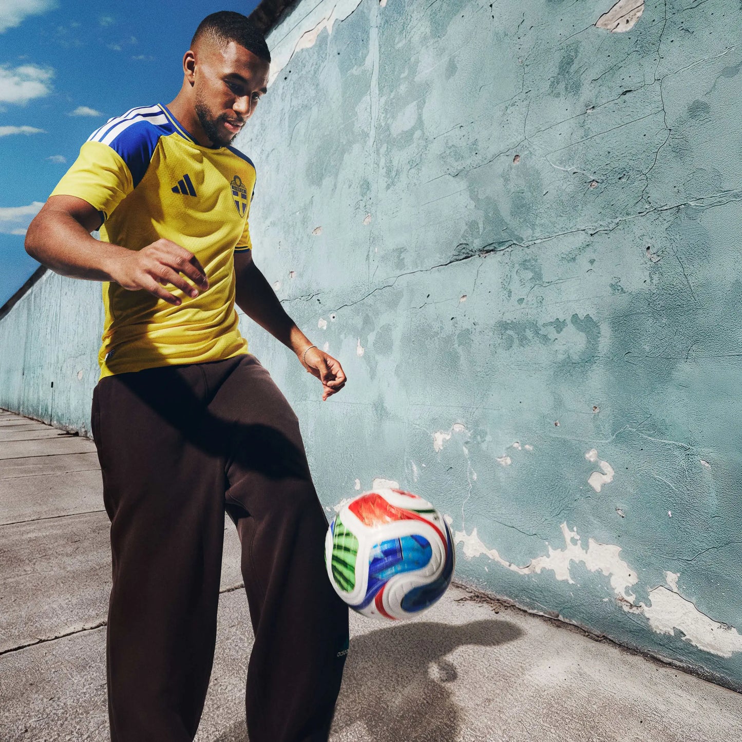 2025/2026 Sweden Home Football Shirt